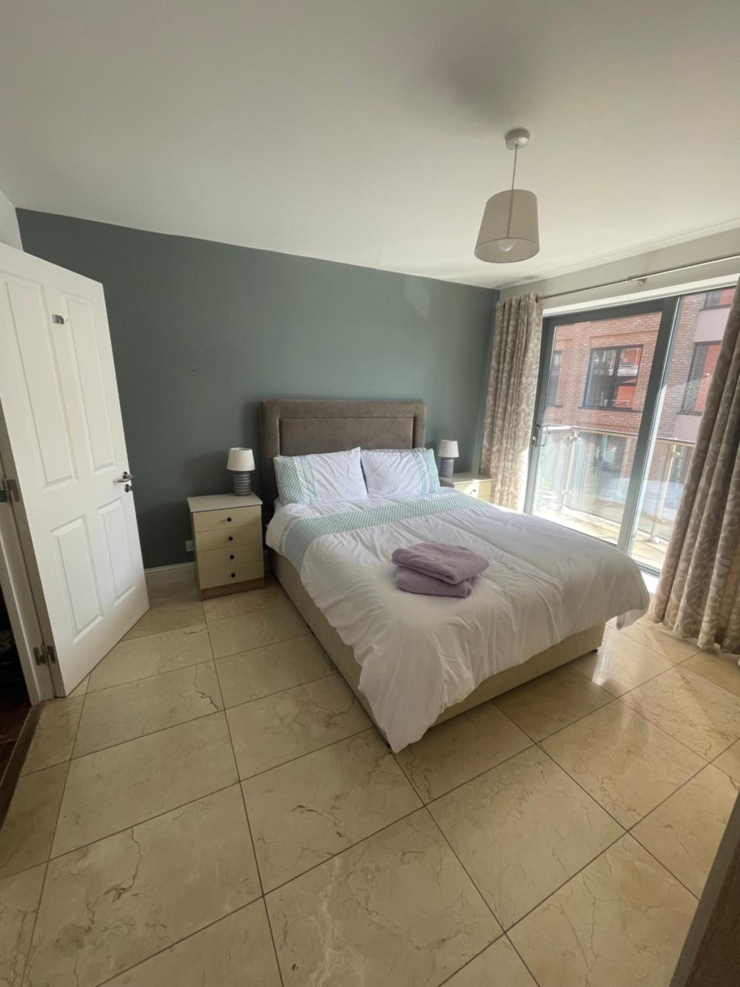 Fabulous And Sunny 2 Bed Apartment, In City Centre Cork Esterno foto