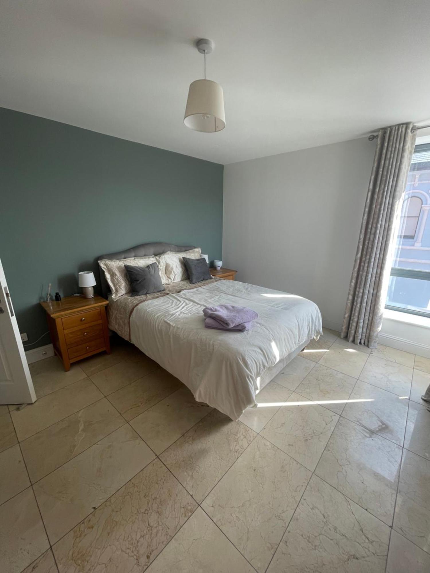 Fabulous And Sunny 2 Bed Apartment, In City Centre Cork Esterno foto