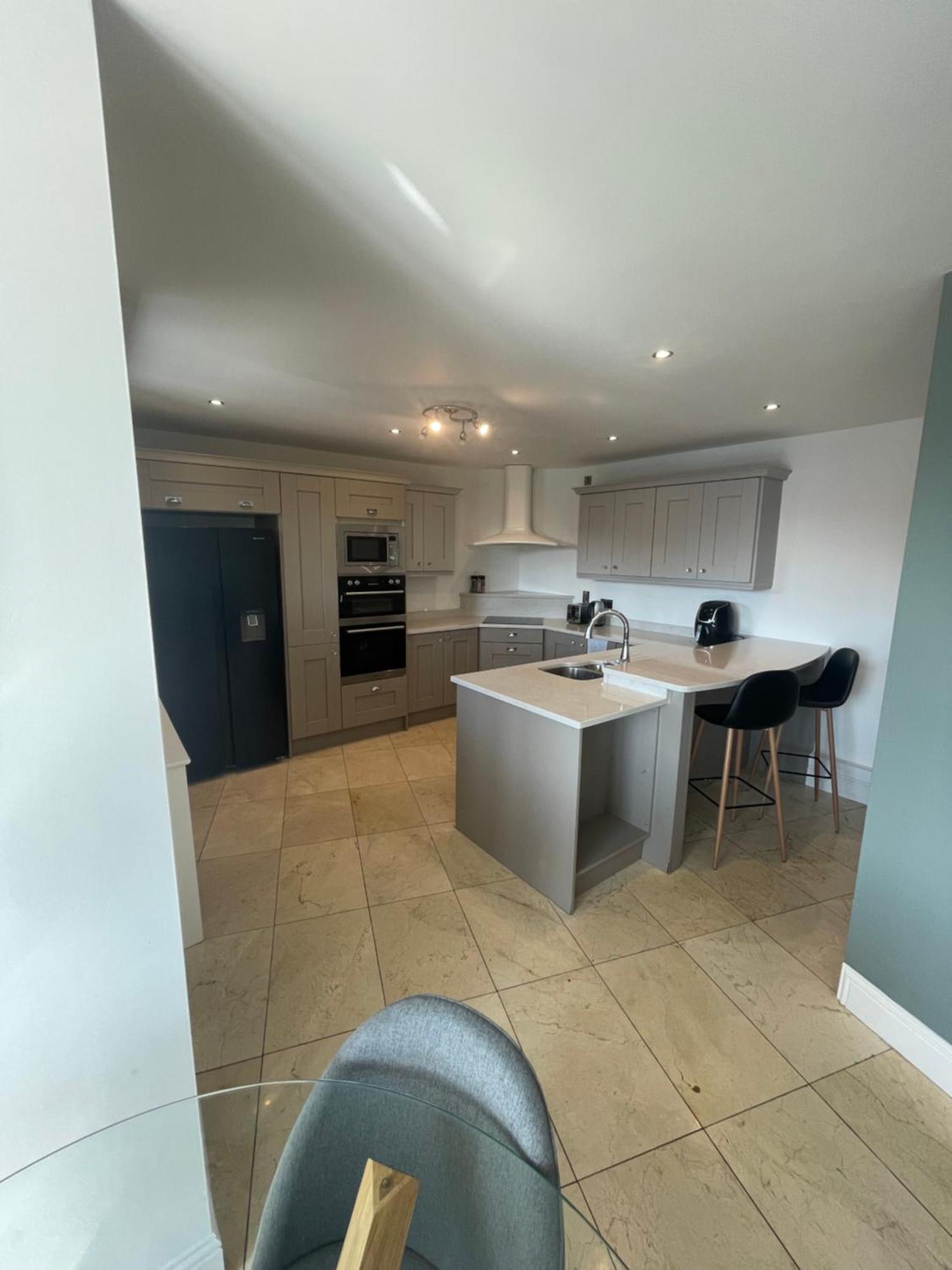 Fabulous And Sunny 2 Bed Apartment, In City Centre Cork Esterno foto